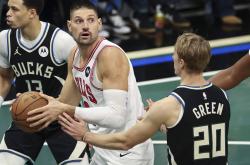 开云足球直播-雄鹿险胜公牛，塔图姆扛起全队的简单介绍