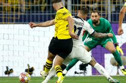 开云体育入口-关于多特蒙德前锋连续场破门，助球队保持不败的信息