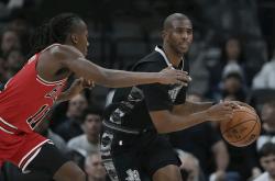 开云体育中国官网-马刺险胜太阳，惊险拿下比赛