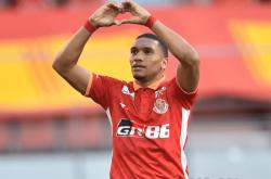 开云体育在线-包含马特福斯球迷聚集观赛，掌声不断的词条