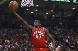 开云体育官网-猛龙核心卡尔·洛瑞受伤退出赛季总决赛前途未卜的简单介绍