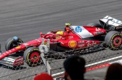 开云体育官方网站-包含梅赛德斯险胜红牛车队，汉密尔顿状态火热的词条