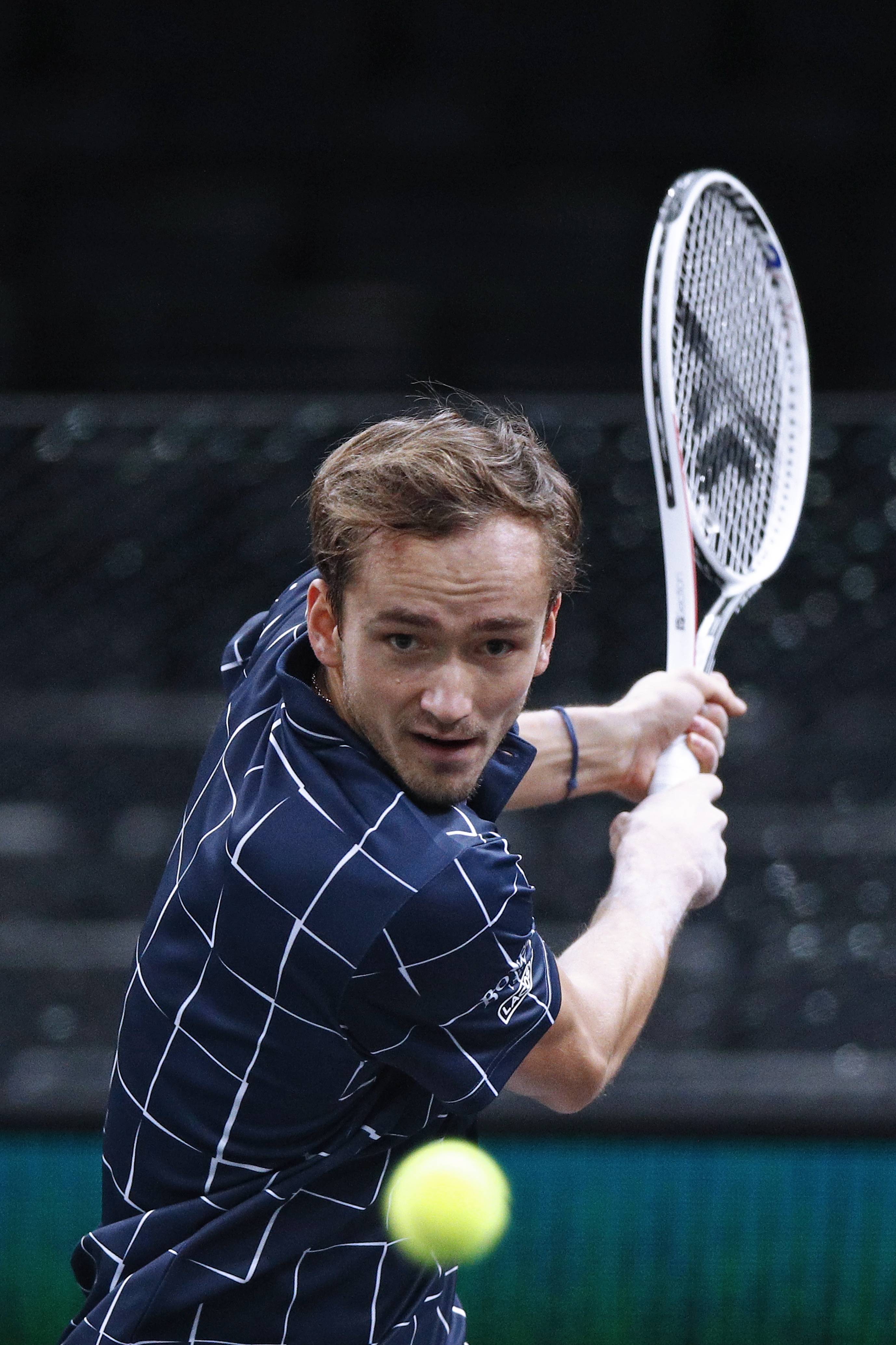 关于日本网球队逆转英国网球队，梅德韦杰夫关键制胜的信息