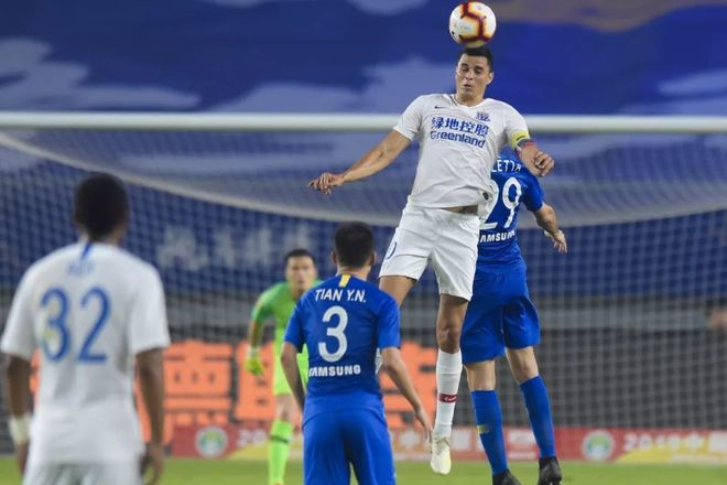 包含意大利女足锋火箭表现出色斩中超队的词条