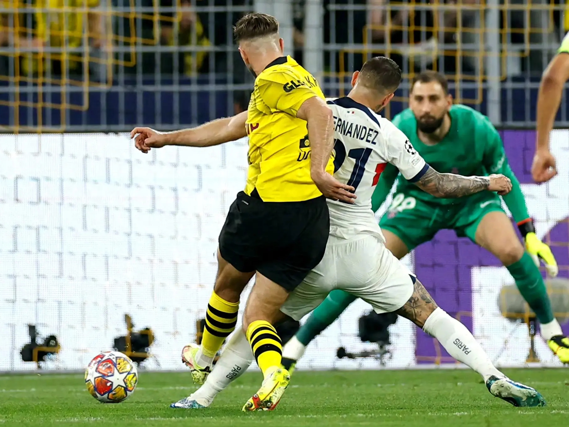 关于多特蒙德前锋连续场破门，助球队保持不败的信息