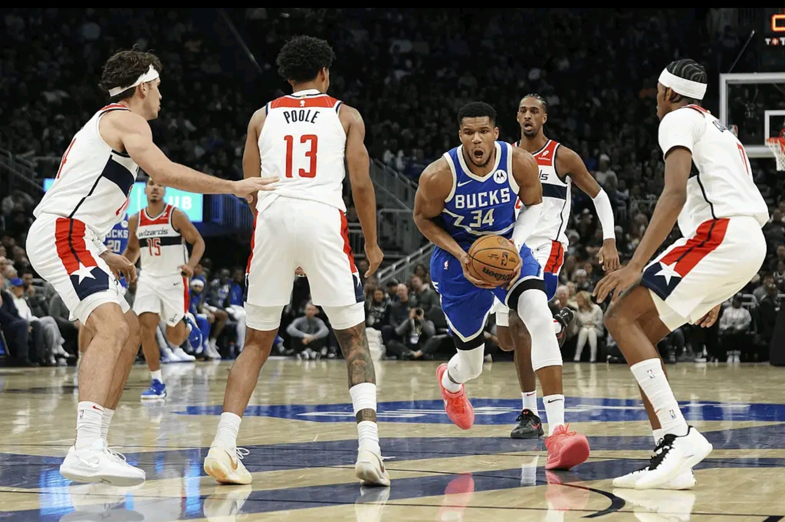 雄鹿核心伤愈归来，领衔球队取得胜利的简单介绍