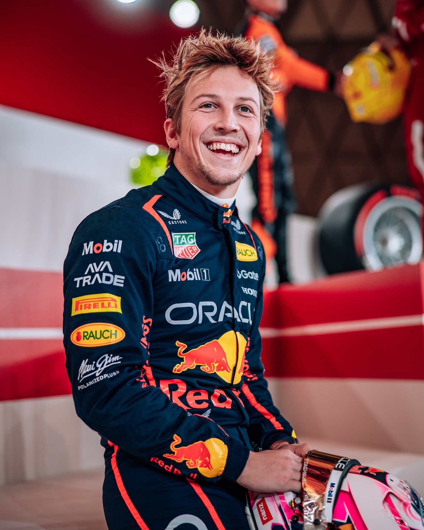 红牛车队鏖战法拉利，皮亚斯特里高光表现的简单介绍