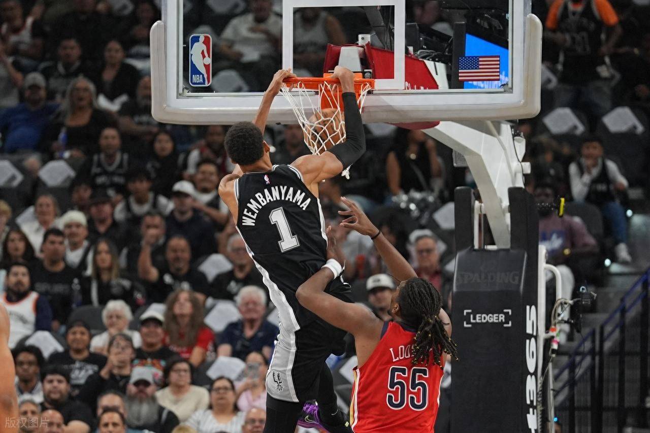 马刺鏖战火箭，锡安状态火热