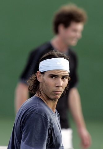 关于意大利网球队绝地反击日本网球队，纳达尔完成帽子戏法的信息