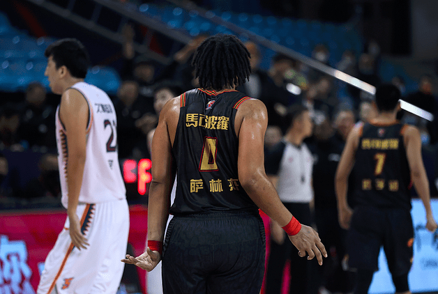 包含深圳队翻盘四川队，乔治惊艳四座的词条