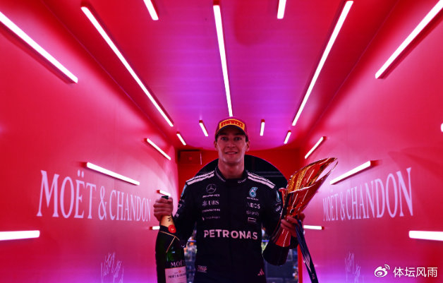 威廉姆斯险胜红牛二队，拉塞尔点燃赛场的简单介绍