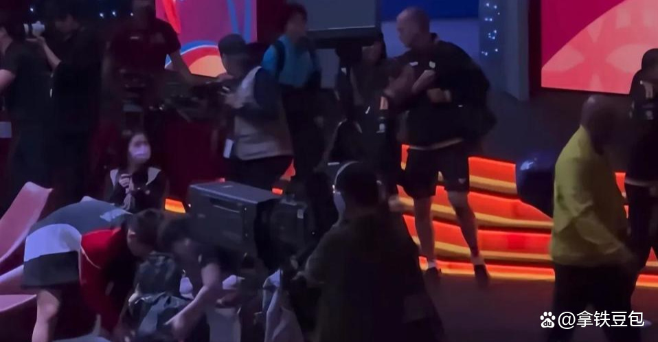 包含日本乒乓球队爆冷英国乒乓球队，张继科惊艳世界的词条