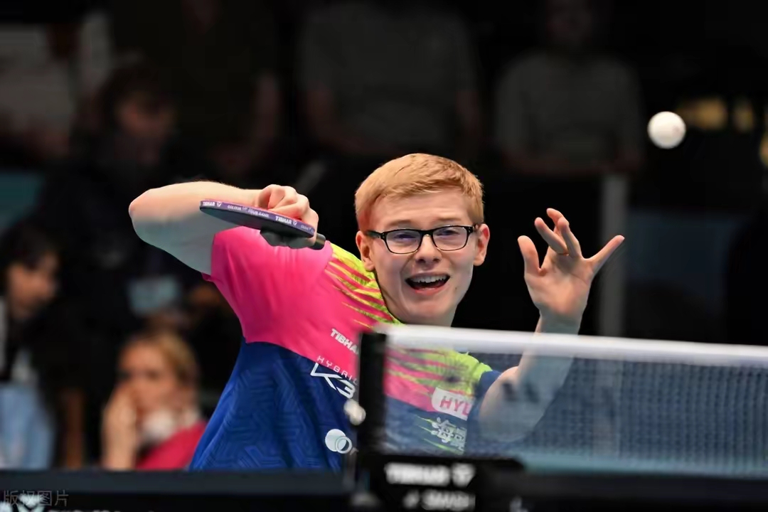 关于中国乒乓球队鏖战英国乒乓球队，奥恰洛夫打破历史纪录的信息