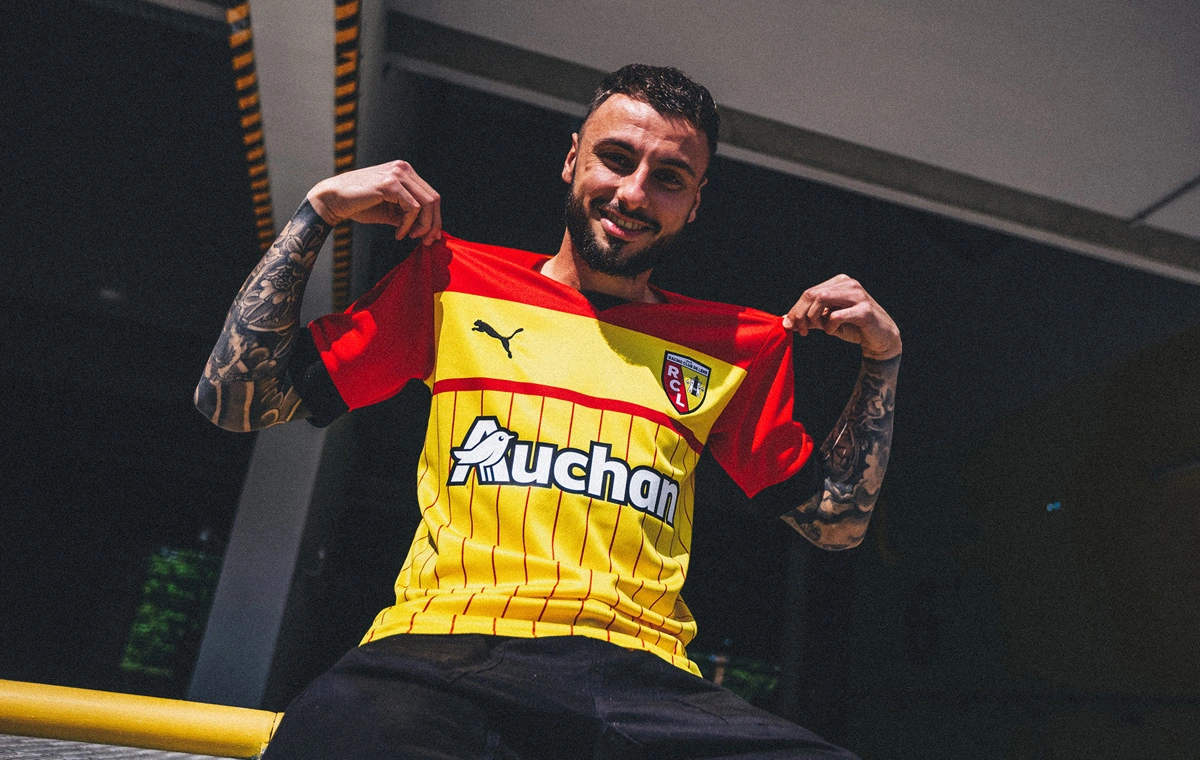 朗斯主场惨败，陷入连败窘境