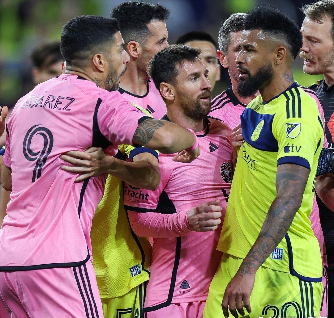 包含奥地利轻取挪威，苏亚雷斯点燃赛场的词条