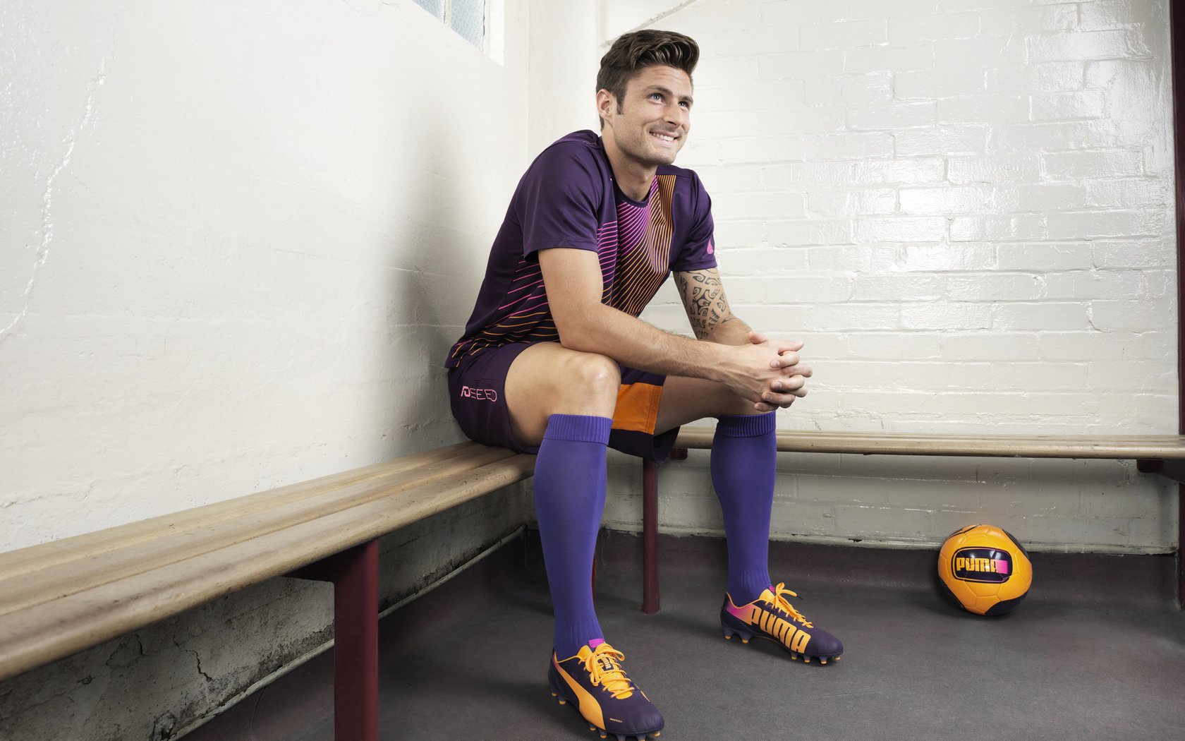 铁血防线与橙色绝杀，伊萨克冰封对手，荷兰终场一剑封喉