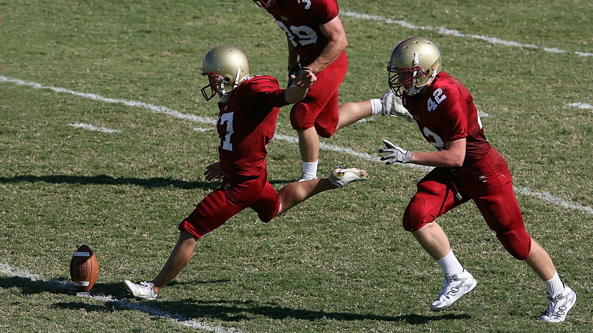 秘鲁打穿巴西,南美足球的隐喻,与德布劳内在意甲焦点战的空间接管艺术