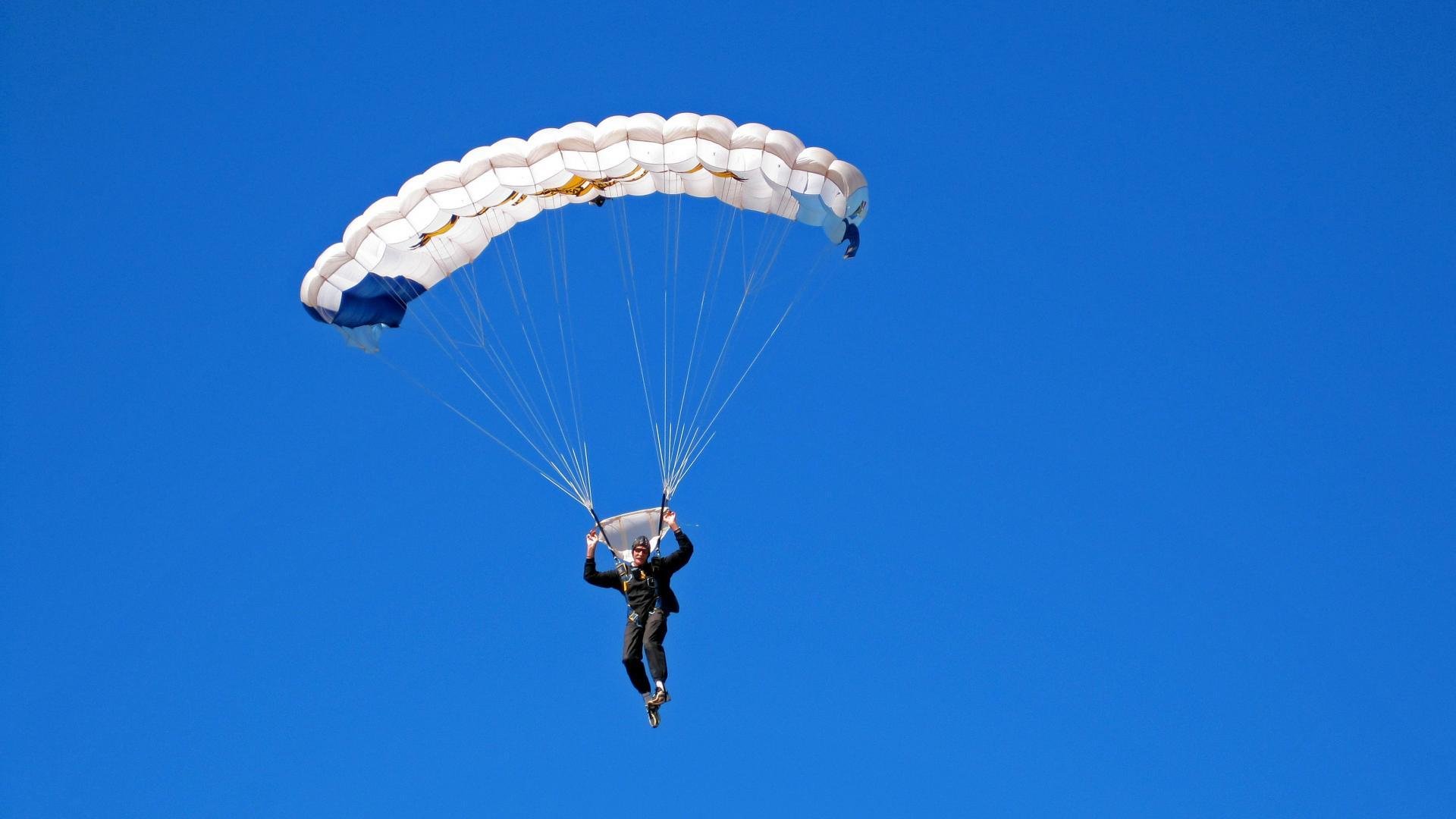 赛道上的绝对主宰,F1年度争冠之夜,皮克发挥堪称完美