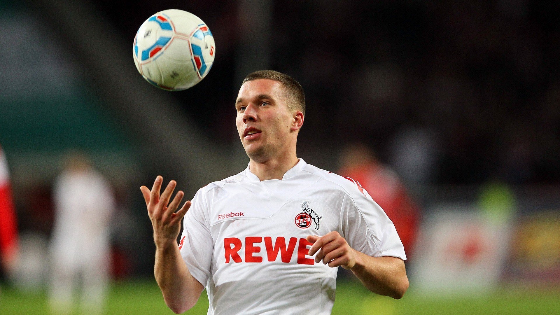 赛道上的新纪元,拉塞尔点燃赛场,迈凯伦鏖战威廉姆斯